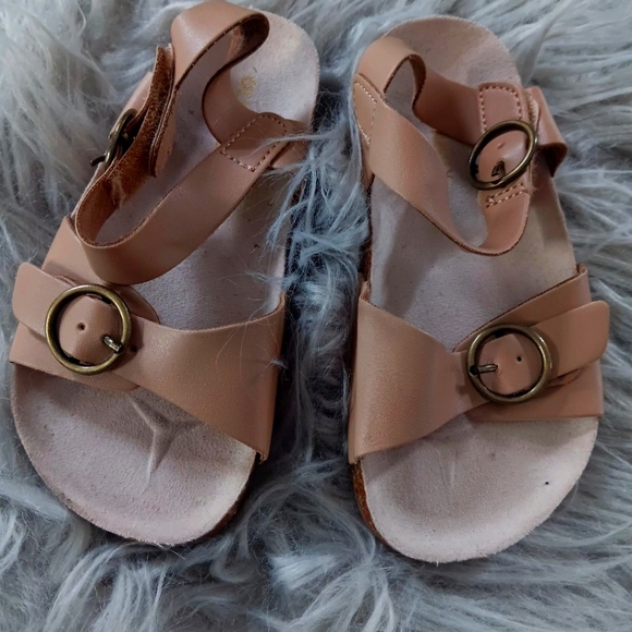 Size 6 Toddler OLD Navy Sandal - Picture 1 of 5